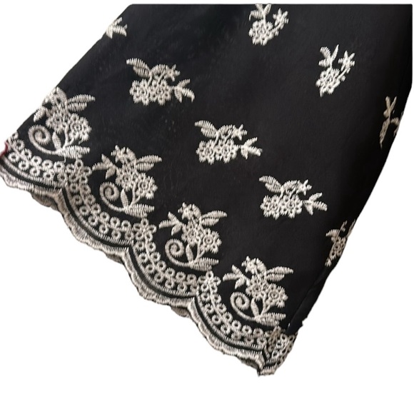 She’s J Apparel black/ white embroidered top - Picture 4 of 5